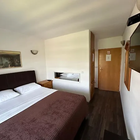 Prenociste Samir * Gradacac